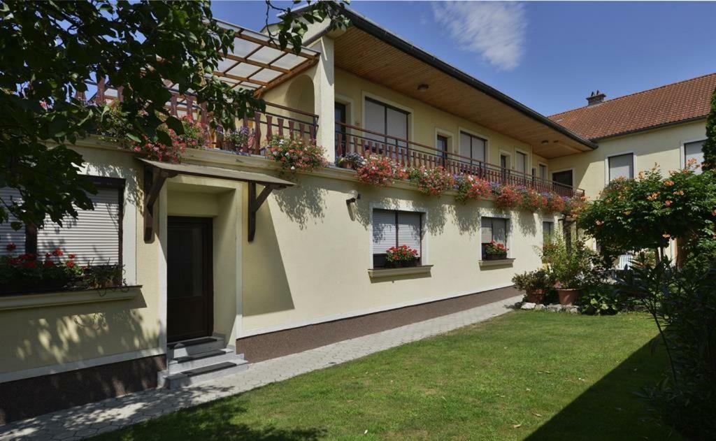 Hotel Blumenhof Wegleitner Illmitz Exterior foto